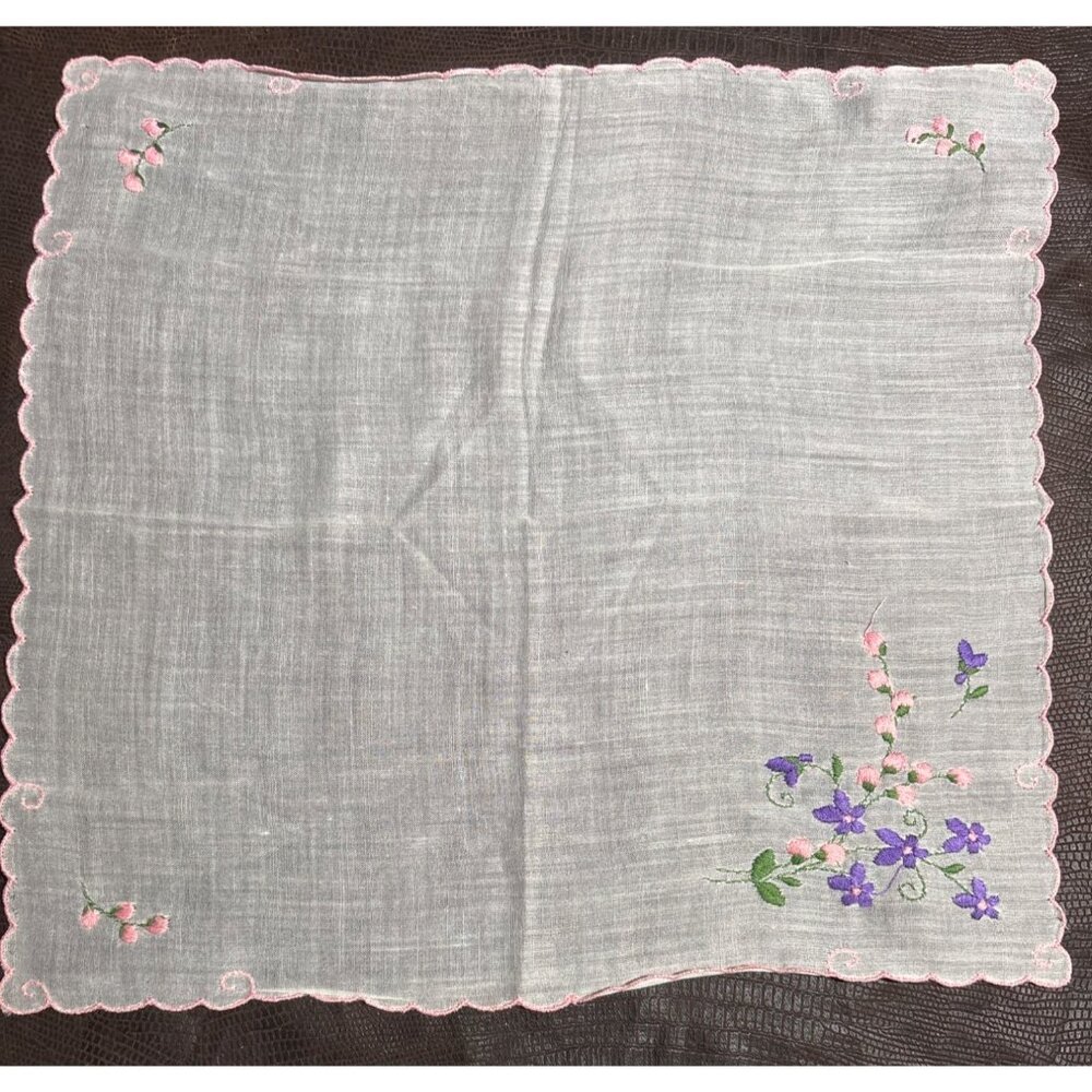 VTG Victorian Floral Embroidered‎ Handkerchief Pink Scalloped Edges 11"x11"
